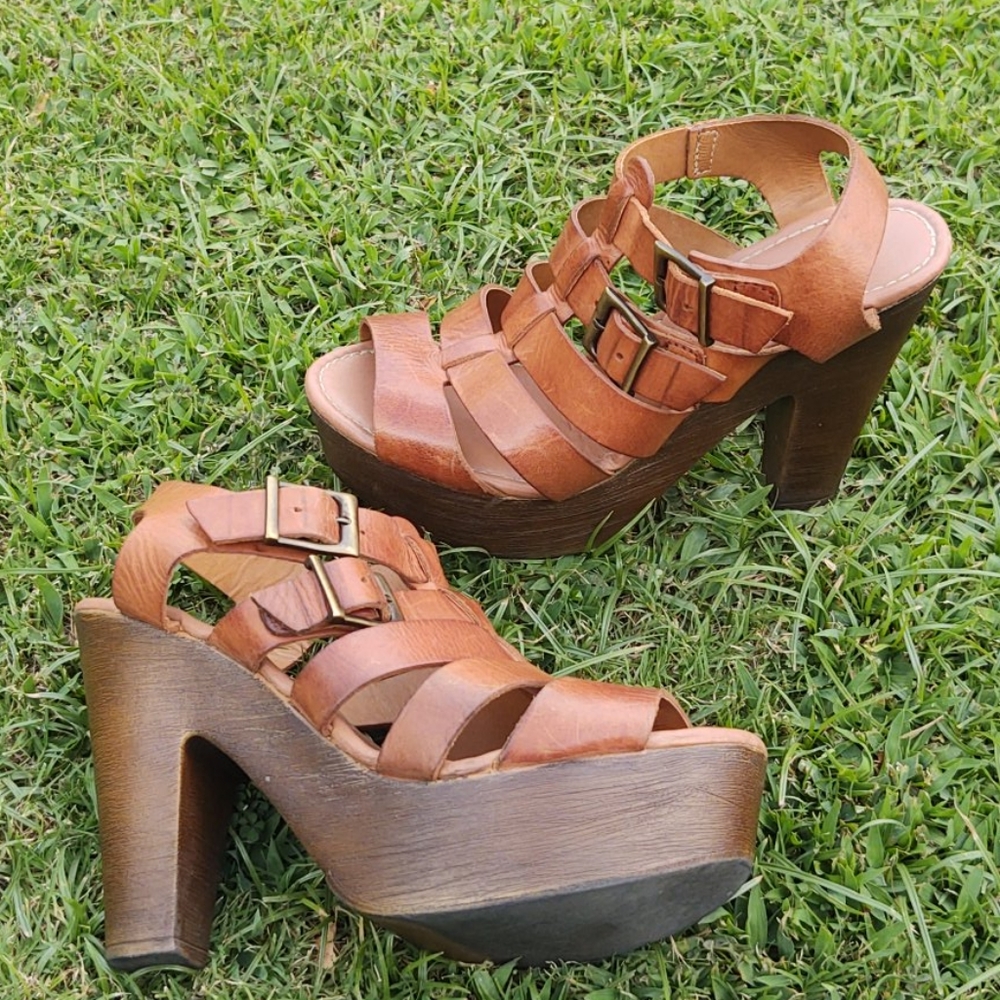 Efe Efe platform faux leather sandals sz 8